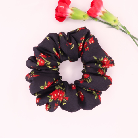 Gumka do włosów - scrunchie M red flowers Gumka do włosów - scrunchie M red flowers